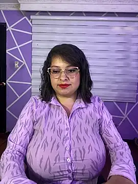 MiiaaJoness webcam