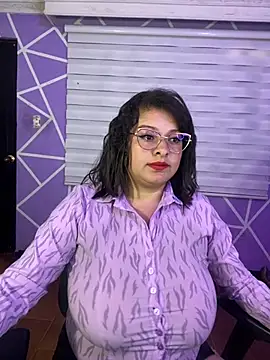 MiiaaJoness webcam