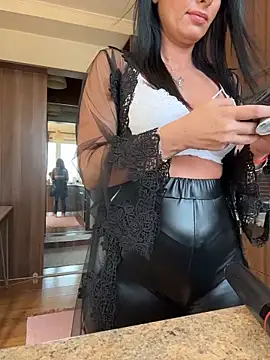 Hotmomcheckk_ webcam