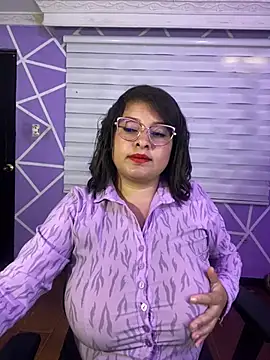 MiiaaJoness webcam