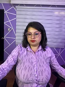 MiiaaJoness live cam on StripChat