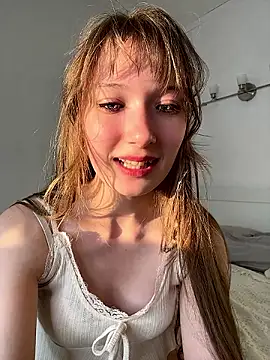 strawberry_senpai (F teen) - Spank butt till it turns red!!