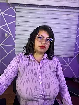 MiiaaJoness webcam