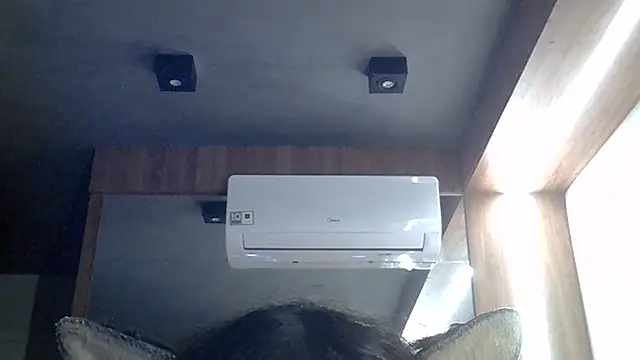 SkinnyKitten live cam