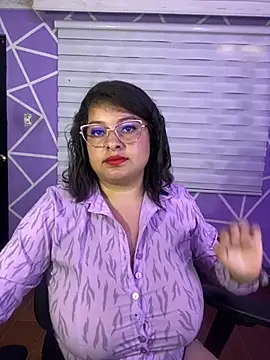 MiiaaJoness webcam