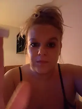 Maryquenn webcam