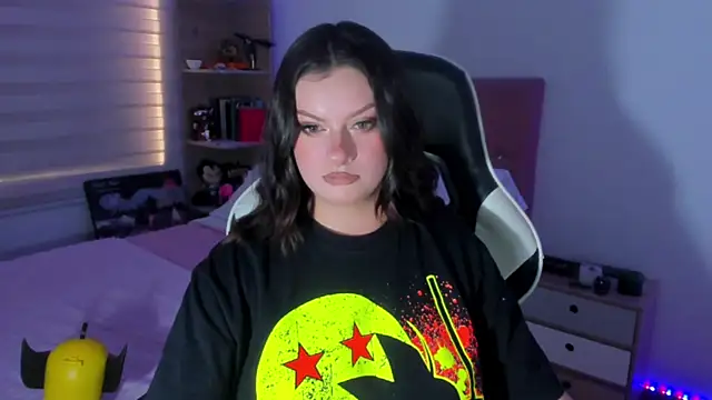OphelianaRose33 live cam on StripChat