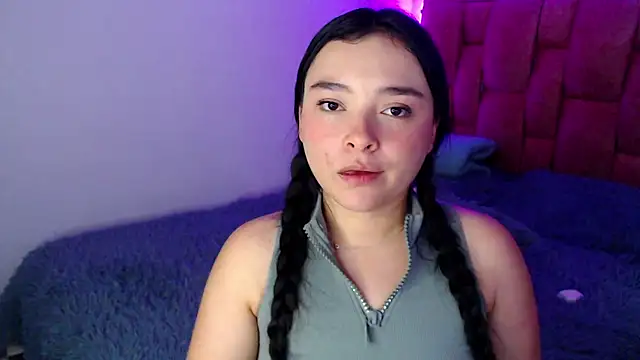 Nahia_Brm live cam on StripChat