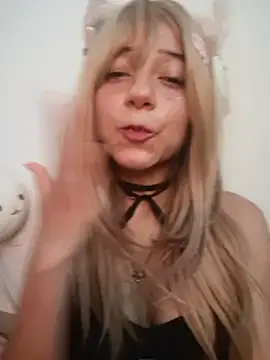 saki_nyanwn live webcam show