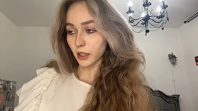 ShyandSkinnyAlice live cam on StripChat