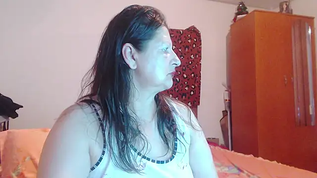 ExtasyMature live cam on StripChat