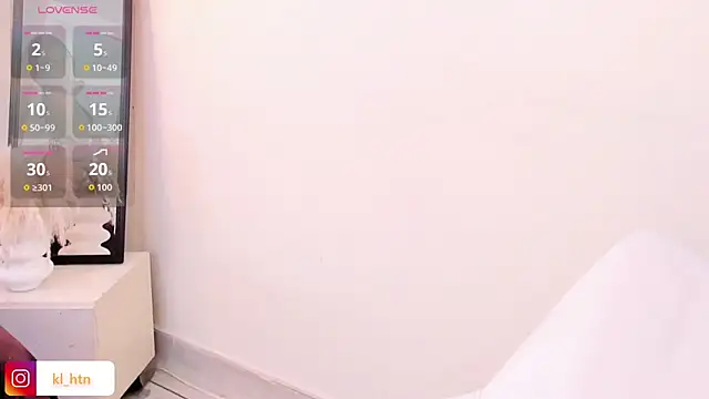 your_khloe live cam on StripChat