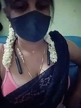 Tamil_Rani- live cam on StripChat
