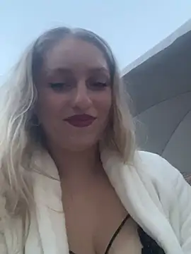 KiraBloom66 live webcam show