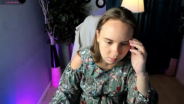 Lika_0ne live cam on StripChat
