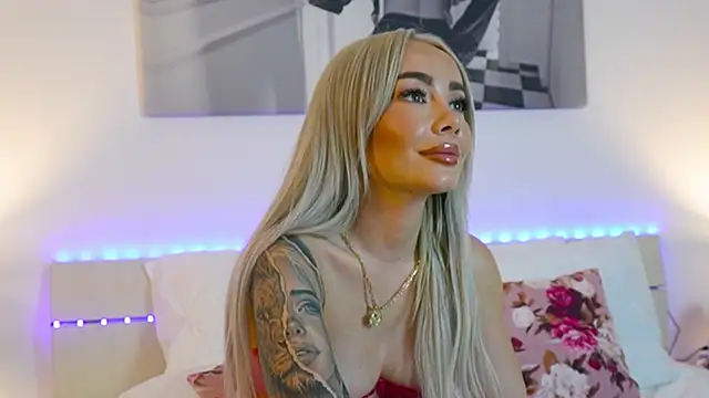 FrancescaGrayy live cam on StripChat