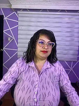 MiiaaJoness live cam on StripChat