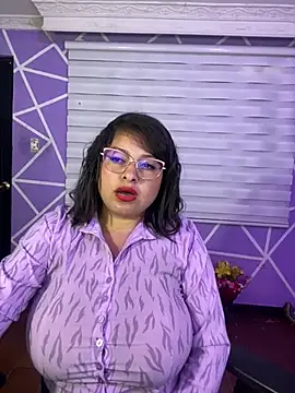MiiaaJoness webcam