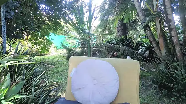 Lunaluxe1001 webcam