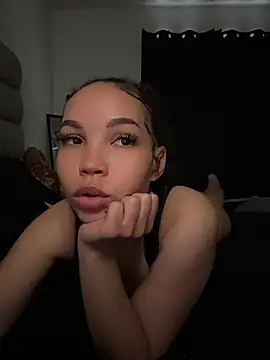 nikkiloveee webcam