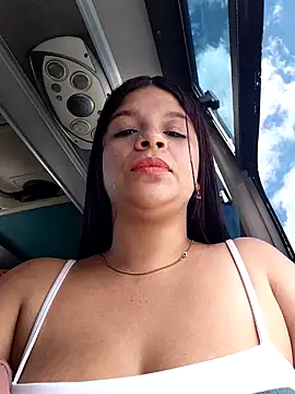 Layla-daring webcam