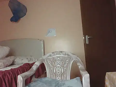 pinky-lips webcam