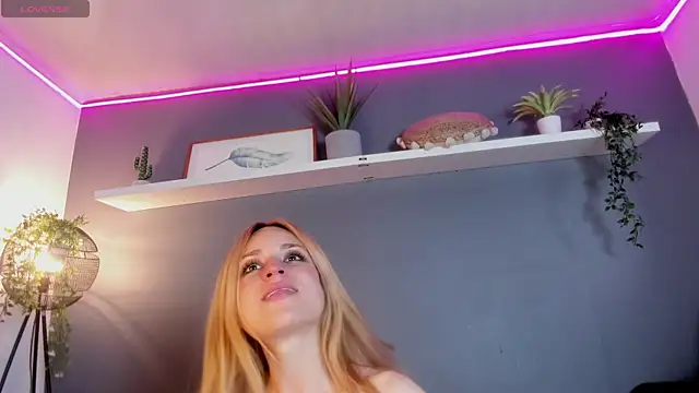 Lyana_xz webcam