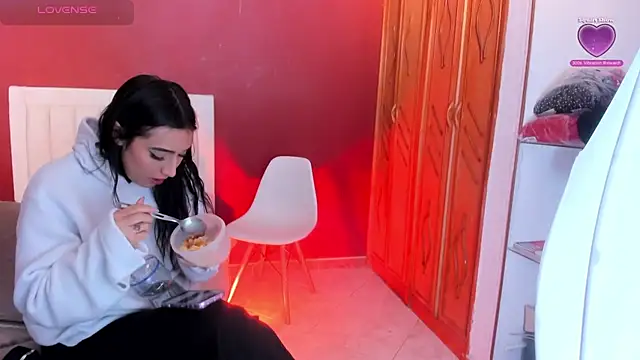 Victoriaonfire live cam on StripChat