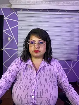 MiiaaJoness webcam