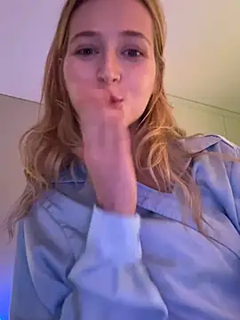 LunaRase live webcam show