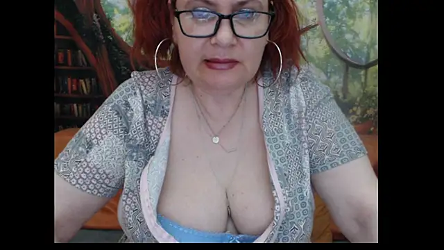 PlayfullMature live cam on StripChat