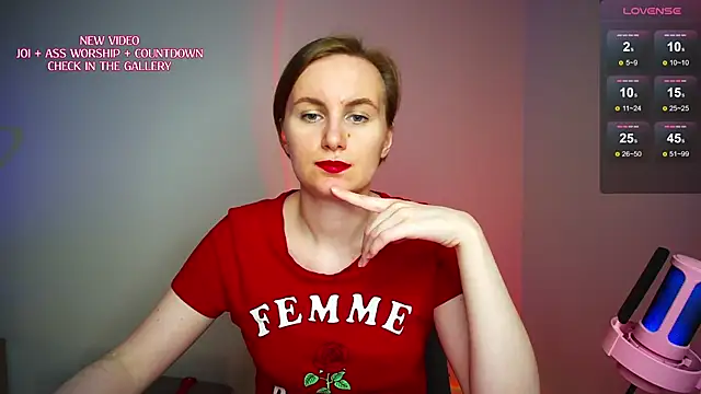KinkyMissCherry live cam on StripChat