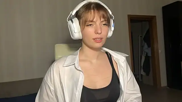 LorinaSpero live cam on StripChat