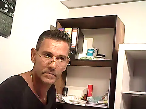 mastercharisma35 (Ask my age) - like tips pls. ı stand up for you.. okey