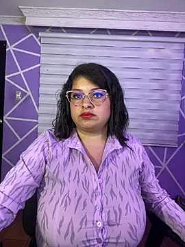 MiiaaJoness webcam