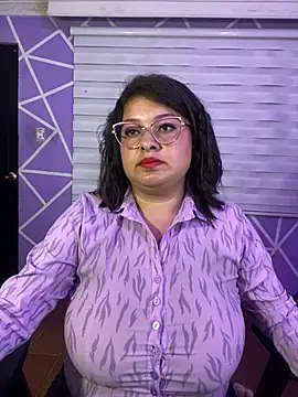 MiiaaJoness webcam