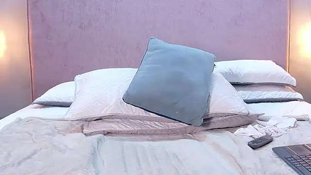 Busty_Zay live cam on StripChat