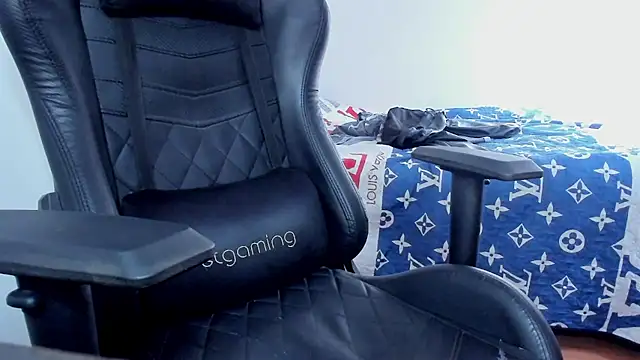 Tommy_Bred live cam on StripChat
