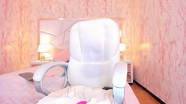 Emily_Whinfre webcam