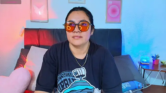 samm_curvy live cam on StripChat