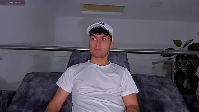 Valerio_James7 webcam