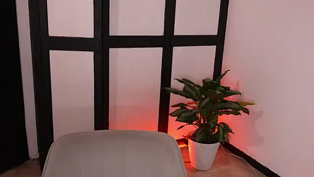 sweettaaron01 webcam