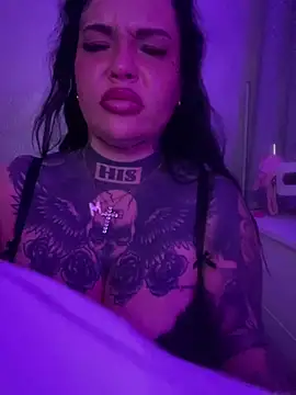 _MelinaCurves_ webcam