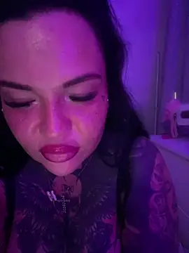_MelinaCurves_ webcam