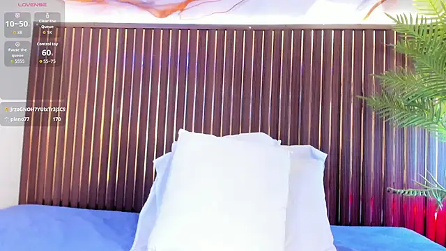 mia_pineda webcam