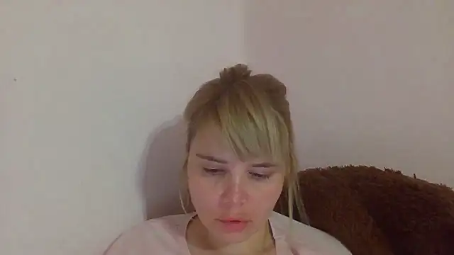 HornyElena webcam