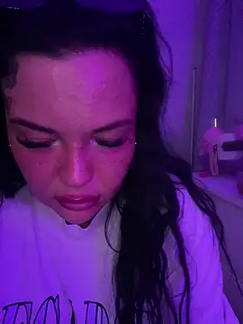 _MelinaCurves_ webcam