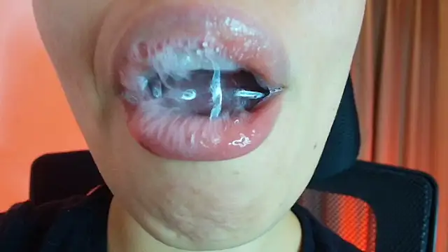 lisbet21x (F young) - blowjob with saliva