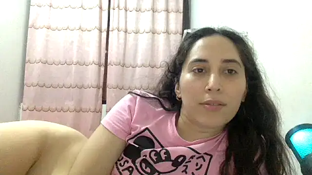 LatinDoll8 webcam