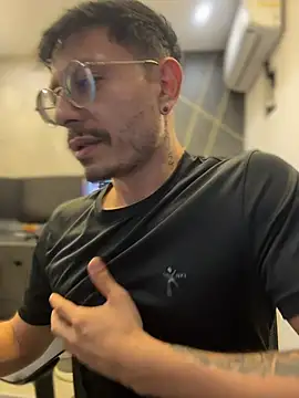 andrewlopezz - Andrewlopezz's free webcam - UK Sex Cams
